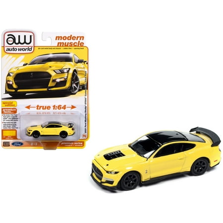 Auto World 1:64 Die Cast 2021 Ford Mustang Shelby GT500 Carbon Fiber Track Pack Grabber Yellow w/Black Roof