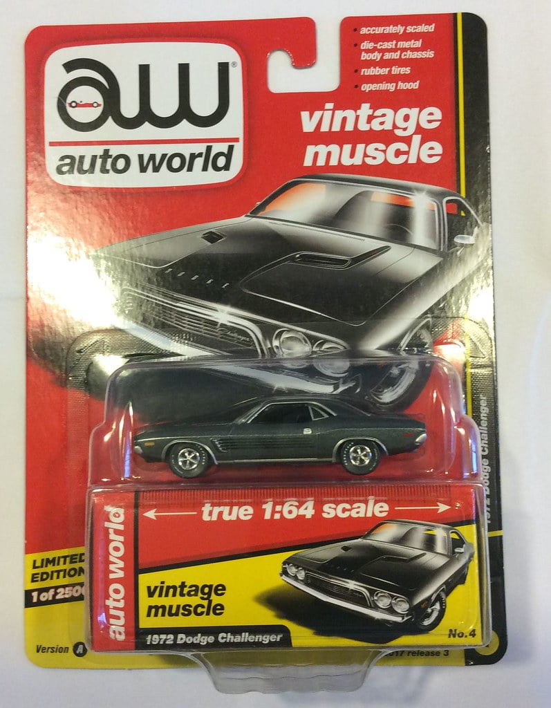 Auto World 1:64 Scale Vintage Muscle 1972 Dodge Challenger Diecast Car