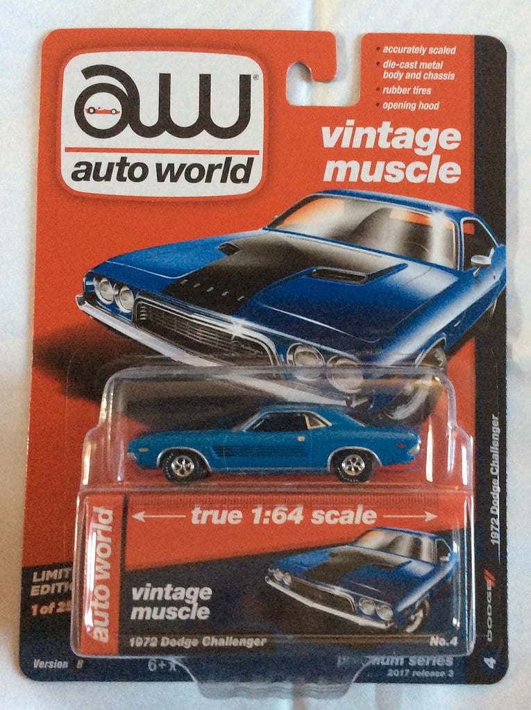 Auto World 1:64 Scale Vintage Muscle 1972 Dodge Challenger Diecast Car