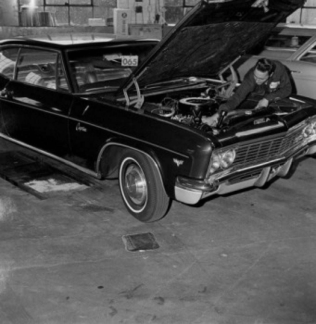 Auto mechanic at work Canvas Art - (24 x 36)