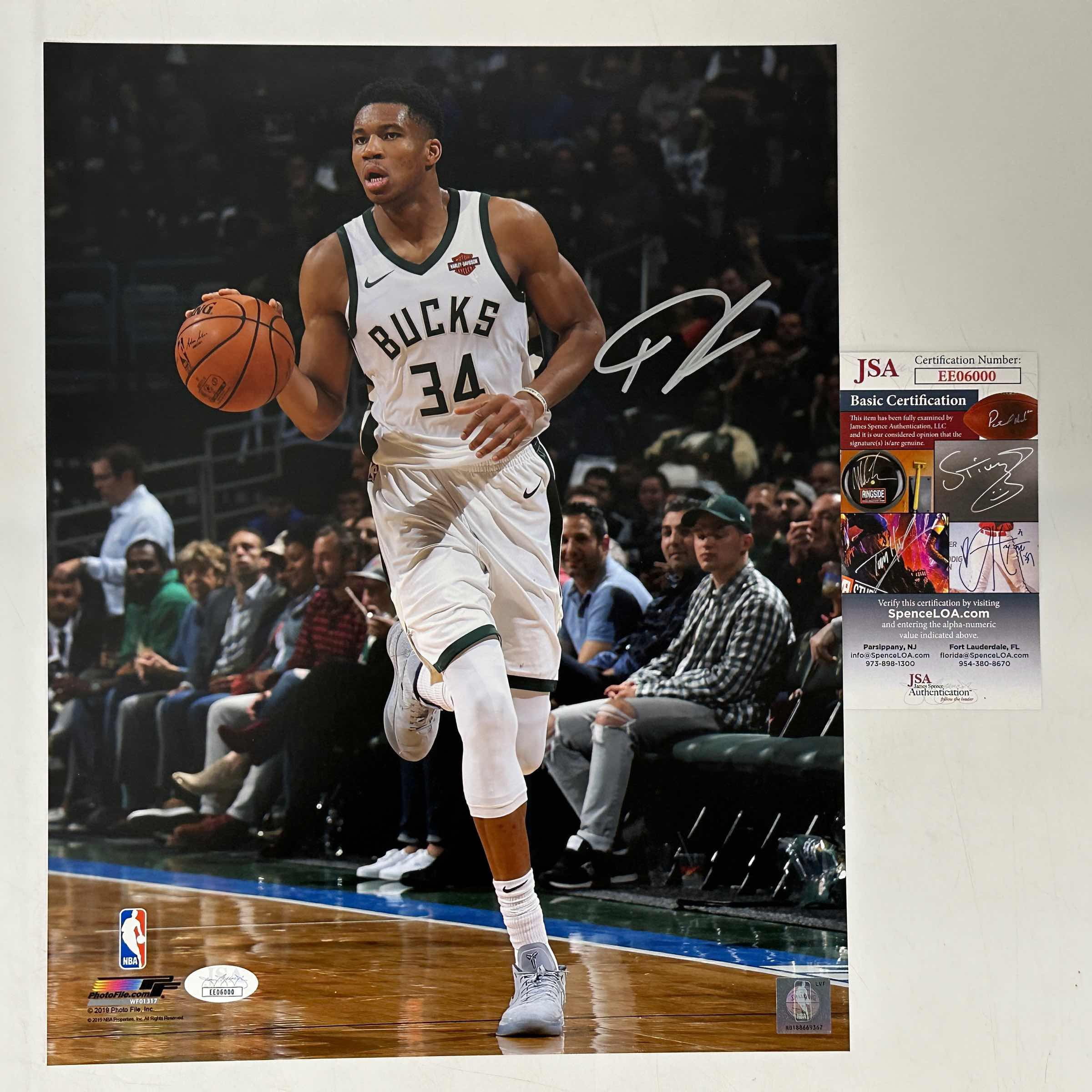 Autographed/Signed Giannis Antetokounmpo Milwaukee Bucks 11x14  