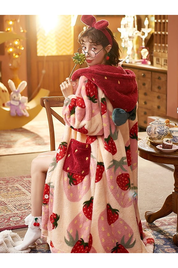 Autumn Winter Strawberry Pattern Flannel Robe, Long Sleeve Hooded Casual Robe with 2 Large Pockets, Plus Size Warm Fleece Thickened Long Length Home Wear, Button Plush Women'S Pajamas And Dress Robe