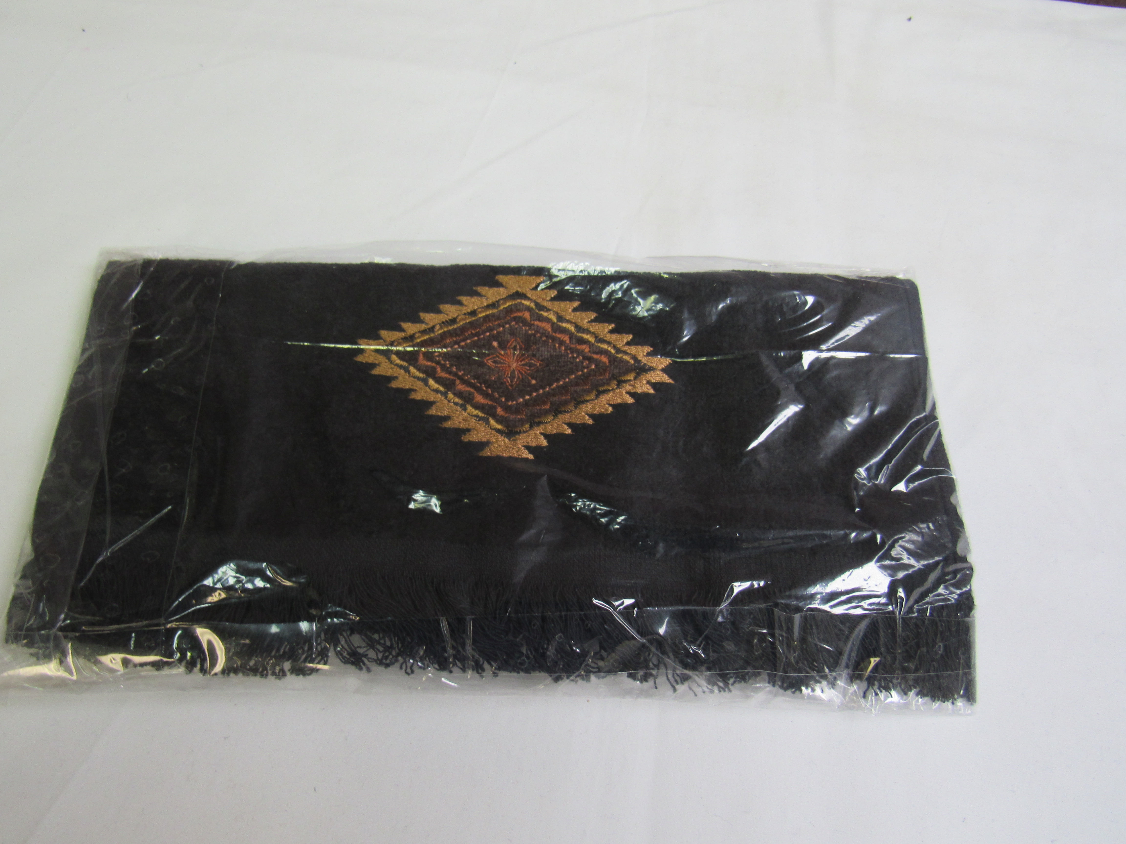 Avanti Mojave Embroidered Fingertip Towel