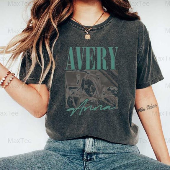 Avery Anna Country Singer Songwriter Concert Tour Fan Photo Comfort Color T-Shirt, Up to Size 4XL