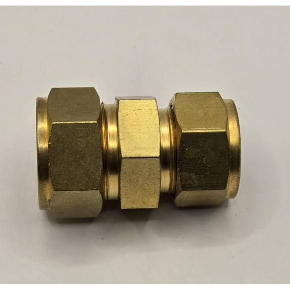 B-1410-6-12 | Swagelok Reducing Union Connector, 7/8" Tube : OD Compression x 3/4" Tube : OD Compression, Brass