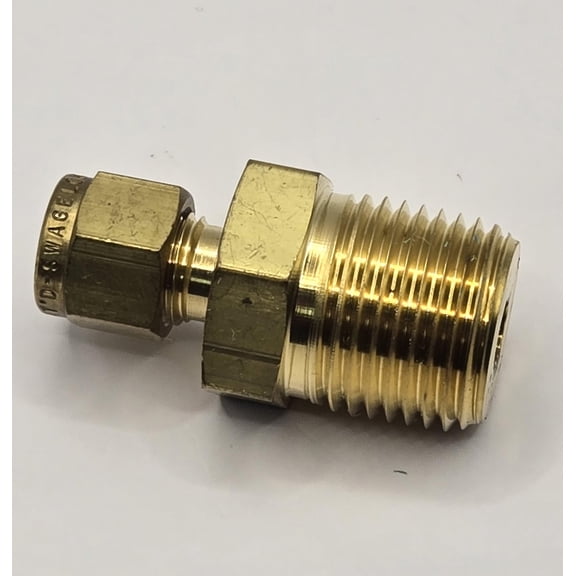 B-400-1-8BT | Swagelok Male Thermocouple Connector, 1/4" Tube : OD Compression x 1/2" Male : NPT, Brass