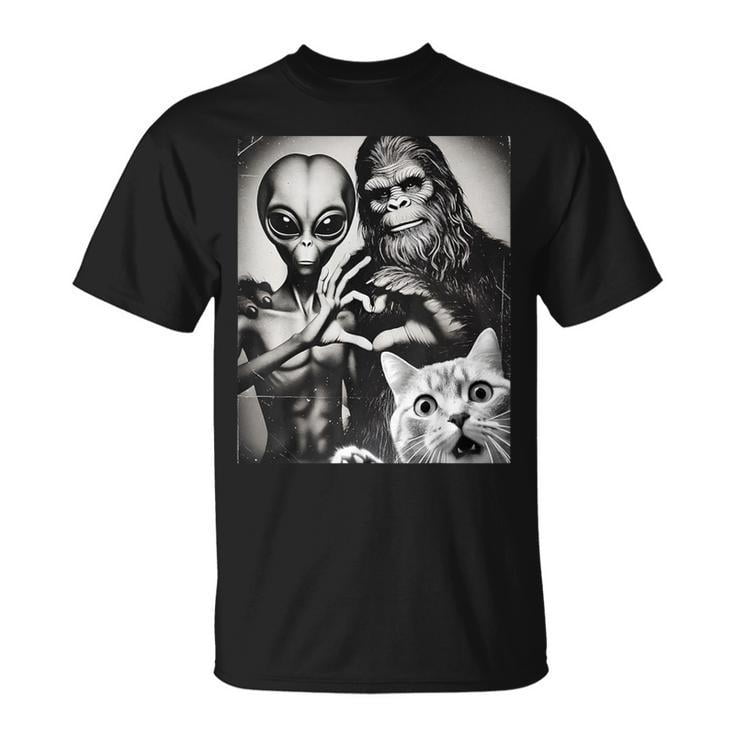 BABYFAMI Cat Selfie Romantic Bigfoot in Love Alien T-Shirt, 3XL, Black ...