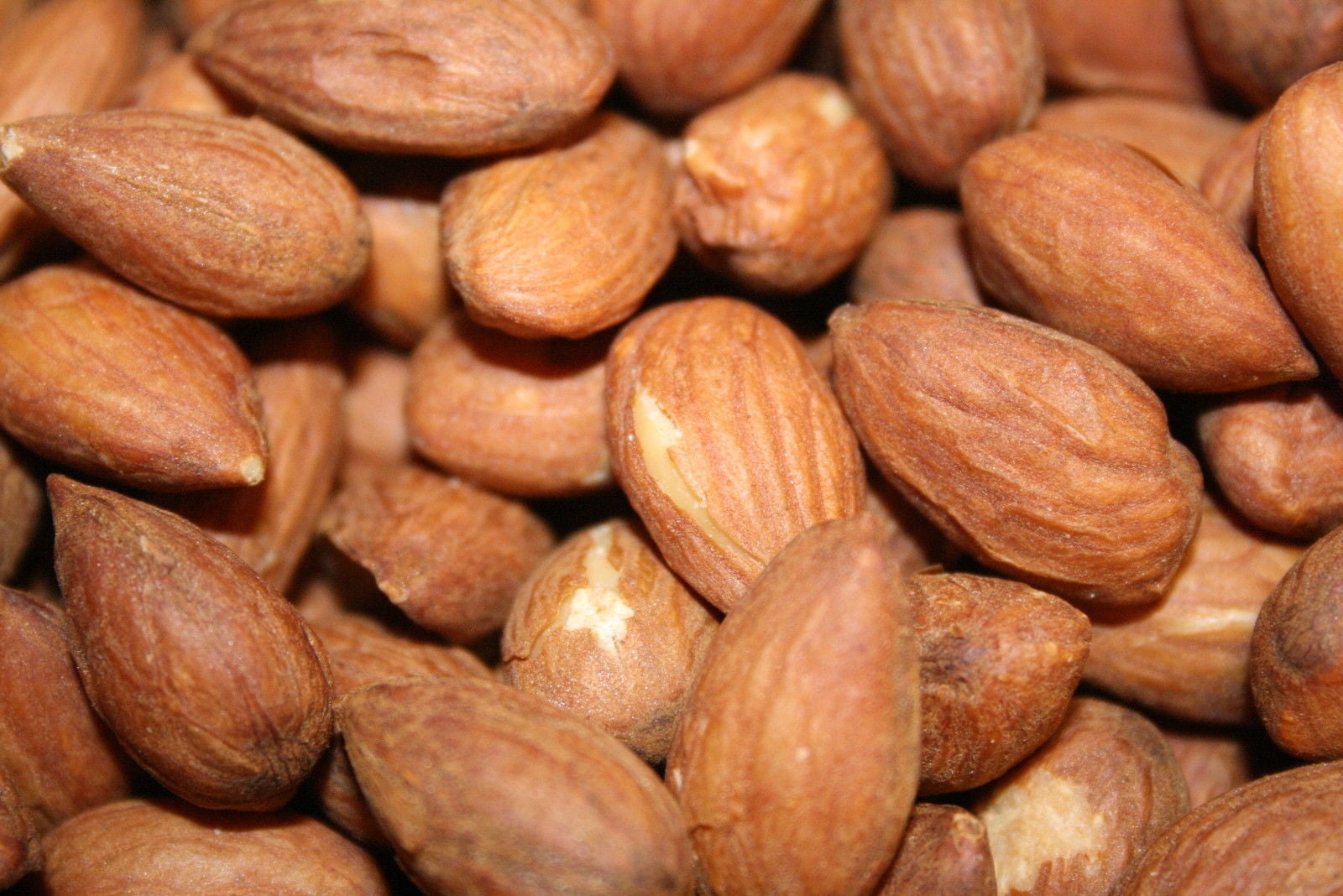 BAYSIDE CANDY ROASTED UNSALTED ALMONDS , 2LBS