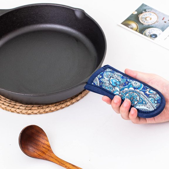 BDIUA-Cast Iron Skillet Handle Covers,Pot Handle Covers Heat Resistant,Pot Holders for Kitchen Heat Resistant,Machine Washable Handle Mitts 2 PCS (Blue Paisley)