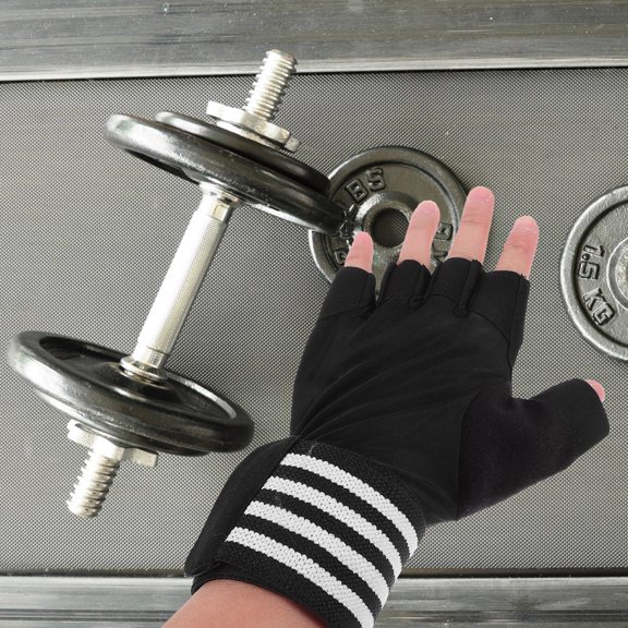 BESTYASH 1Pair Black Gym Gloves Breathable Half Finger Workout Gloves for Weight Lifting Sports