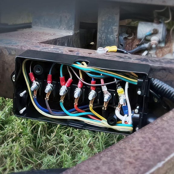 BESTYASH 7 Way Trailer Wire Junction Box Durable Plastic Power Box for Vehicle Wiring