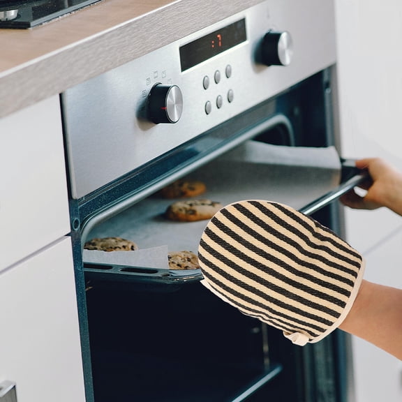 BESTYASH Short Coffee Oven Mitt Set with Heat Resistance for Safe Kitchen Handling