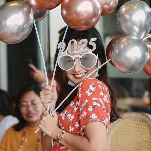 BESTYASH Plated Silver 2025 New Year Eyeglasses Prop Party Decoration Photo Booth Accessory with Pc Material