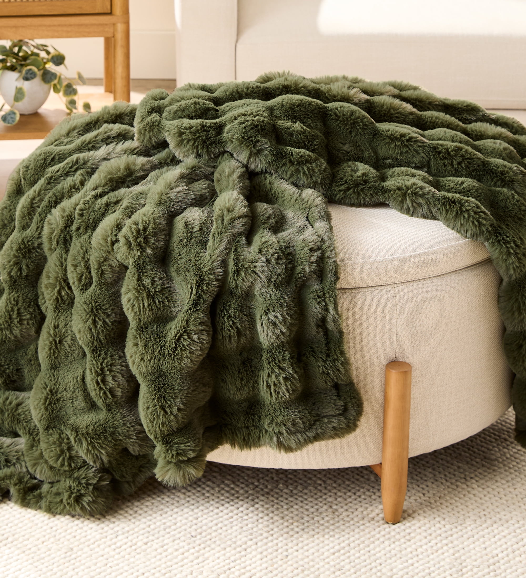 Better Homes & Gardens Green Bubble Faux Fur Ultra Soft Luxury Oversize Throw Blanket 50" x 72", Sea Turtle - Walmart.com
