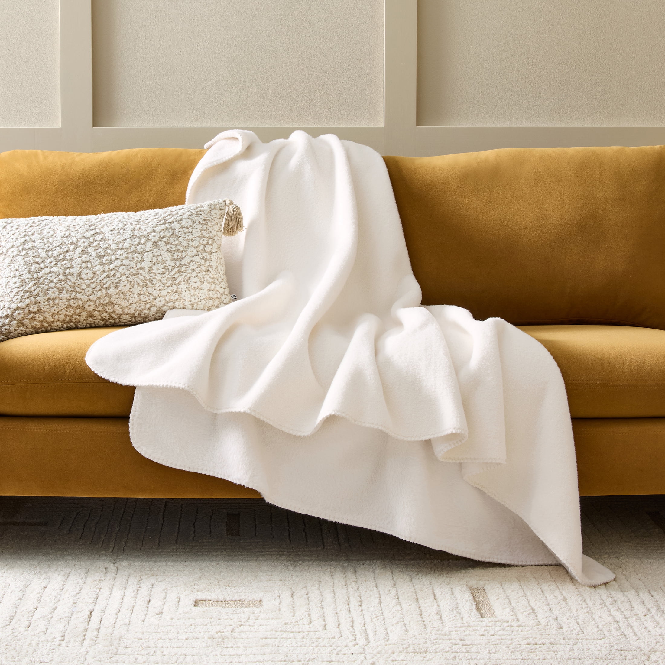 Better Homes & Gardens Vanilla Dream Faux Wool Reverse to Faux Fur Throw, 50" x 72"