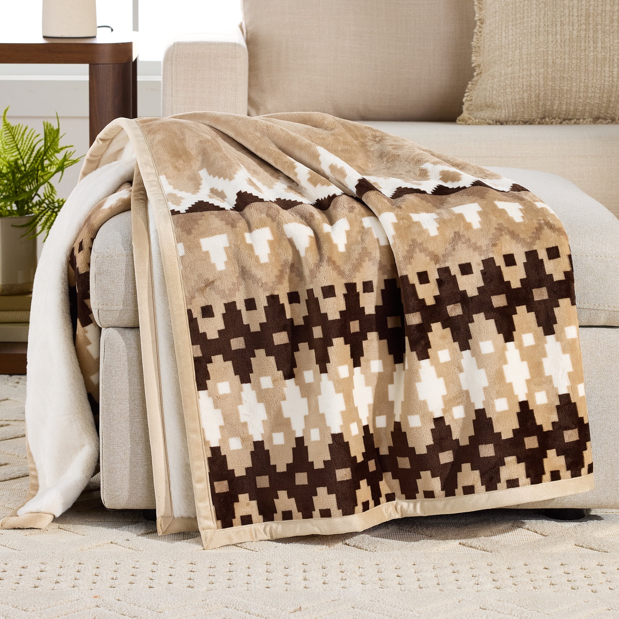 Better Homes & Gardens Border Printed Velvet Plush and Faux Fur Super Soft Throw Blanket, Oversized, Lindir Border Beige