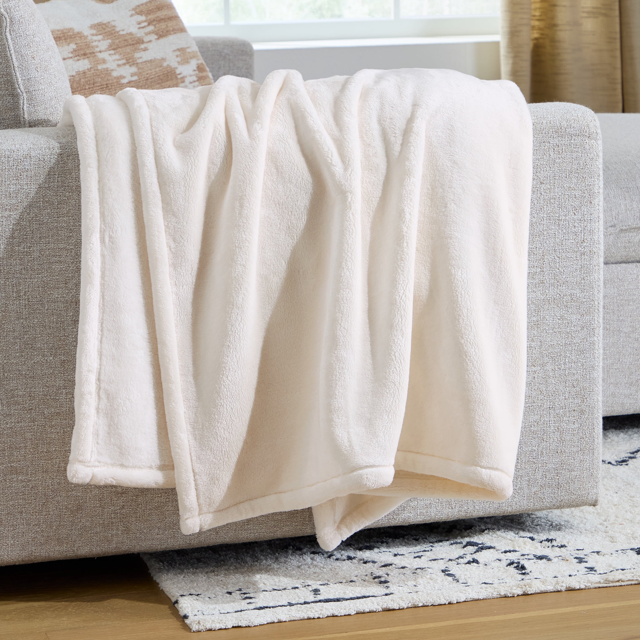 Better Homes & Gardens Oversized Velvet Plush Throw Blanket, Vanilla Dream