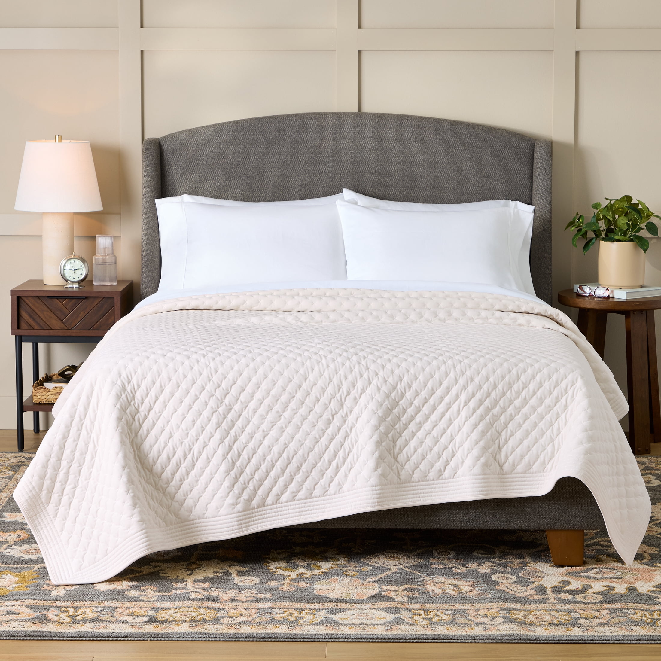 Better Homes & Gardens Vanilla Dream Tufted Matte Velvet Quilt, Full/Queen