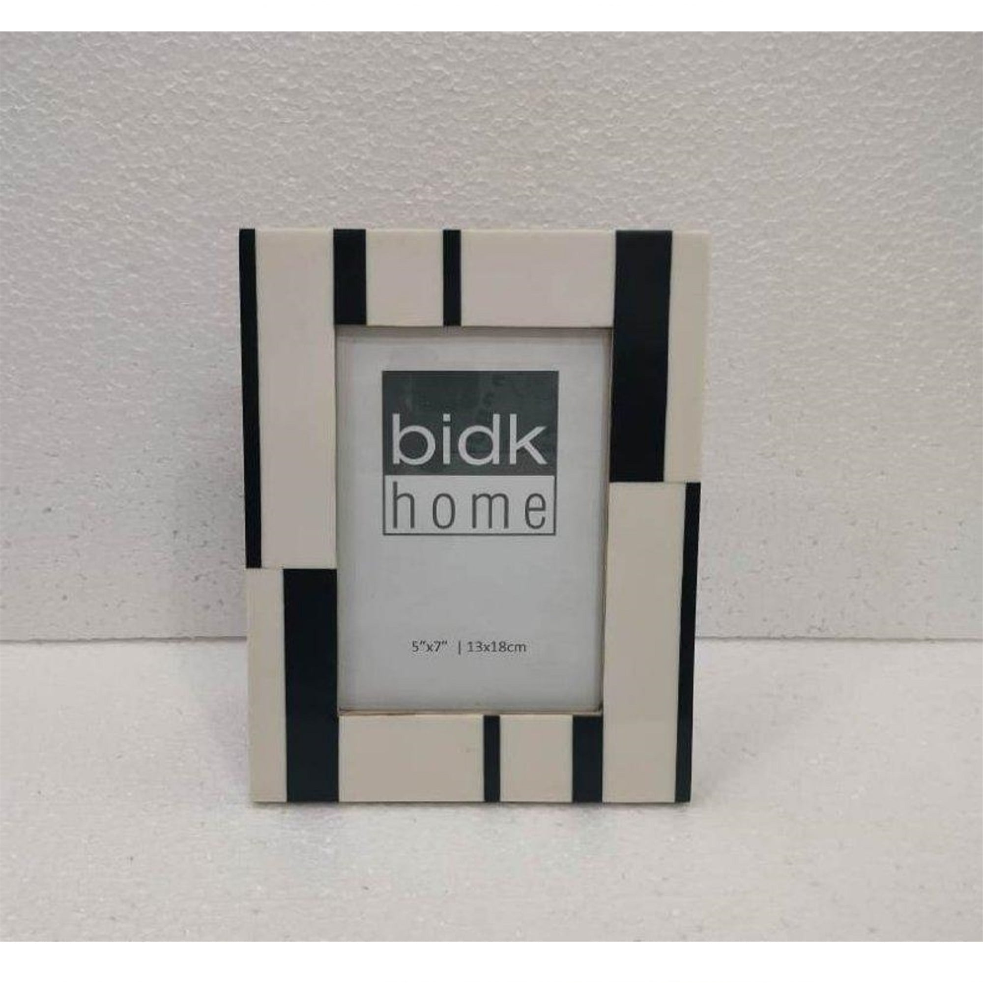 Classic 5x7 White and Black Resin Picture Frame