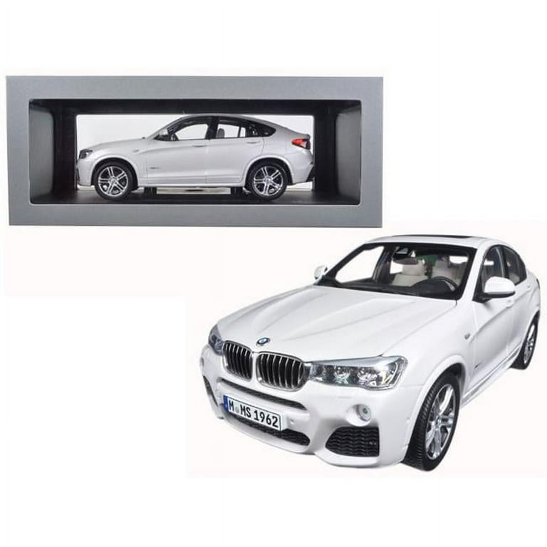 BMW X4 (F26) Mineral White 1/18 Diecast Model Car by Paragon