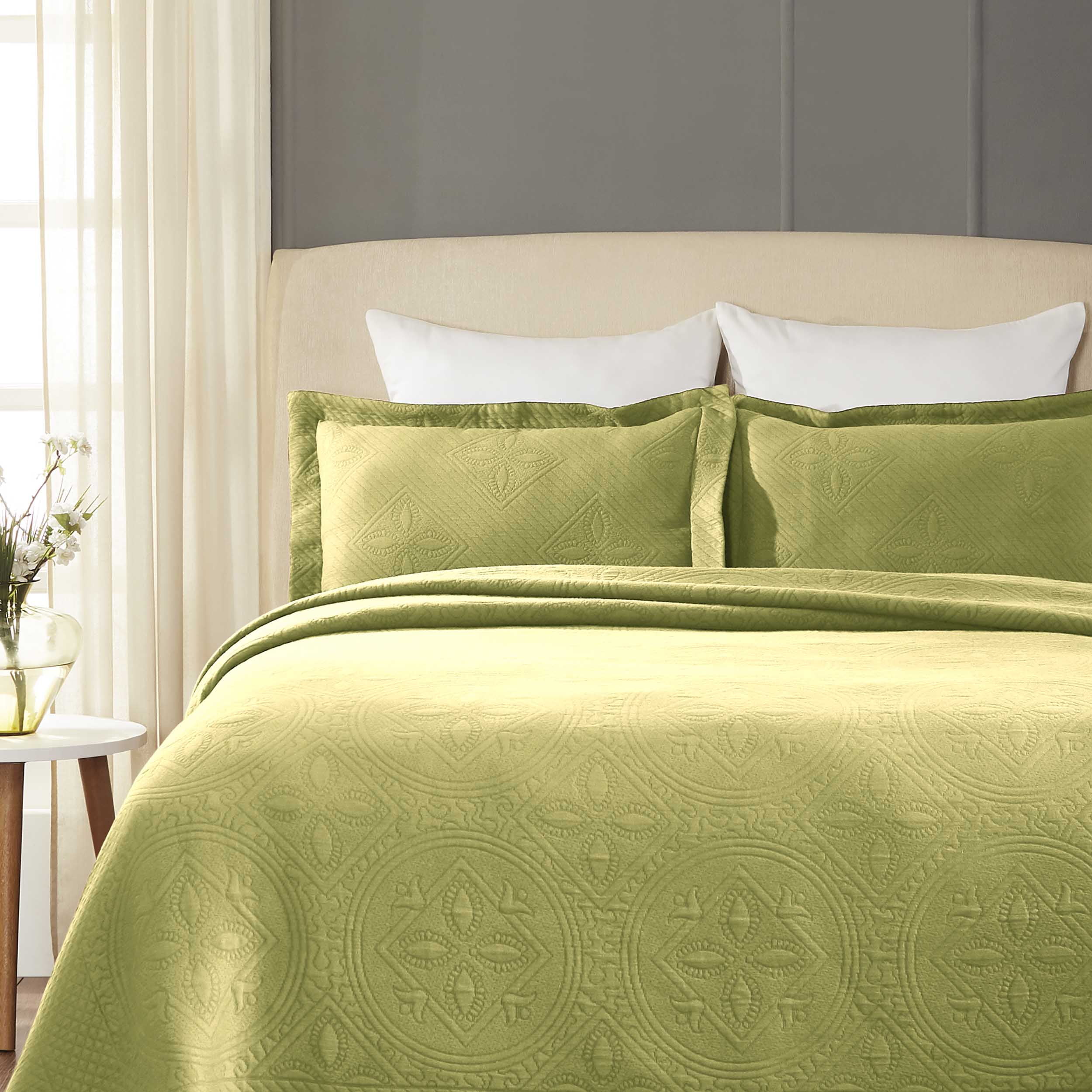 Sweet Pea King Cotton Scalloped Celtic Bedspread Set