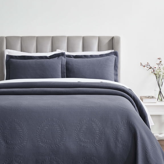 BNM Cotton Matelasse Floral Wreath Bedspread Set, Full, Denim Blue