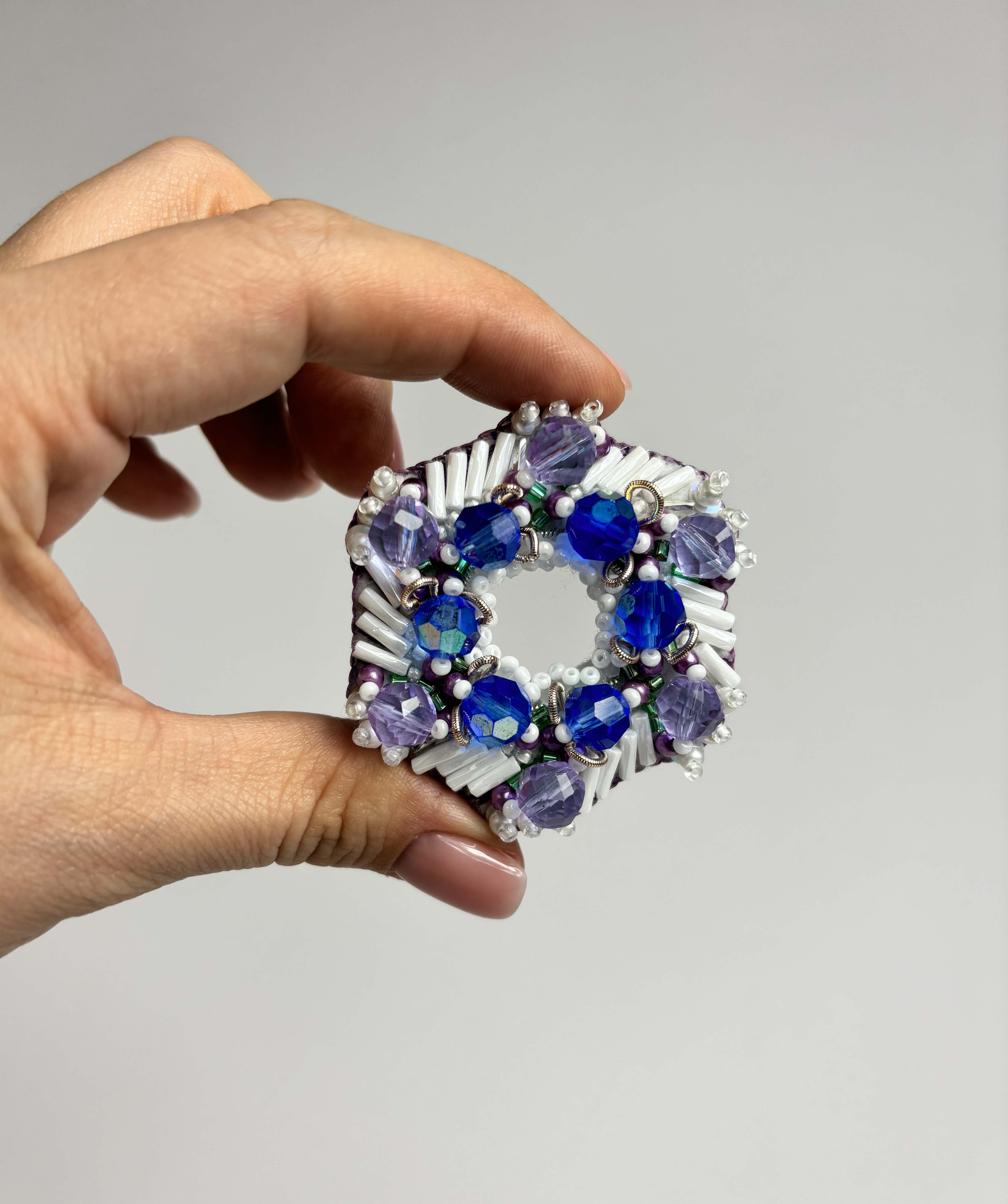 BP-362C Kit for making Crystal Art brooch Winter wreath