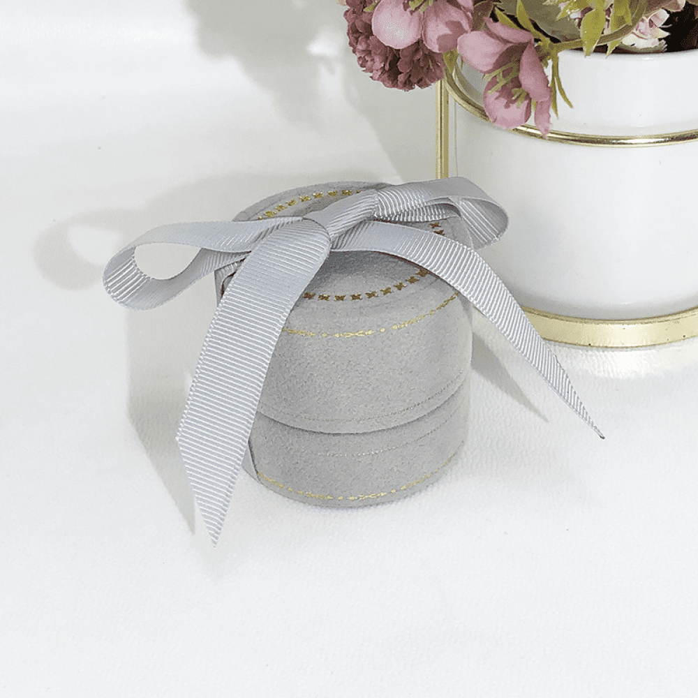 BREIS Velvet Ring Box - Gorgeous Round Wedding Ring Box, Elegant Ribbon ...