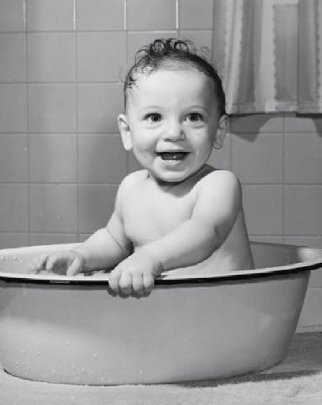 Baby in a bathtub Canvas Art -  (18 x 24)
