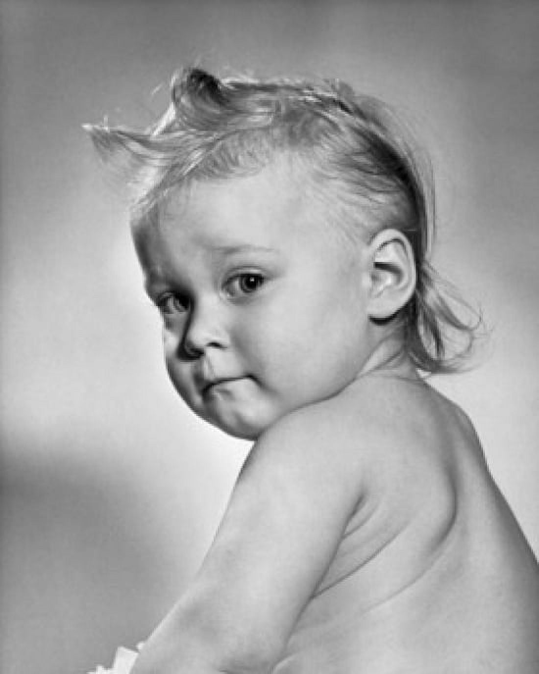 Baby looking over her shoulder Canvas Art - (18 x 24)