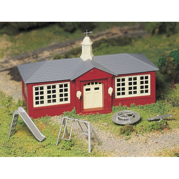 Bachmann-School Hse w/Play Eqp Kit - O