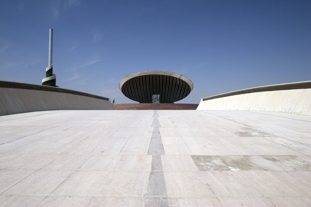 Baghdad Iraq - The ramp that leads to the great dome and the Monument to the Unknown Soldier Canvas Art - Terry MooreStocktrek Images (18 x 12)