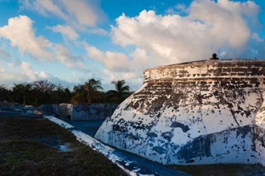 Bahamas Nassau Fort Charlotte Fortification Canvas Art - Walter Bibikow DanitaDelimont (18 x 12)