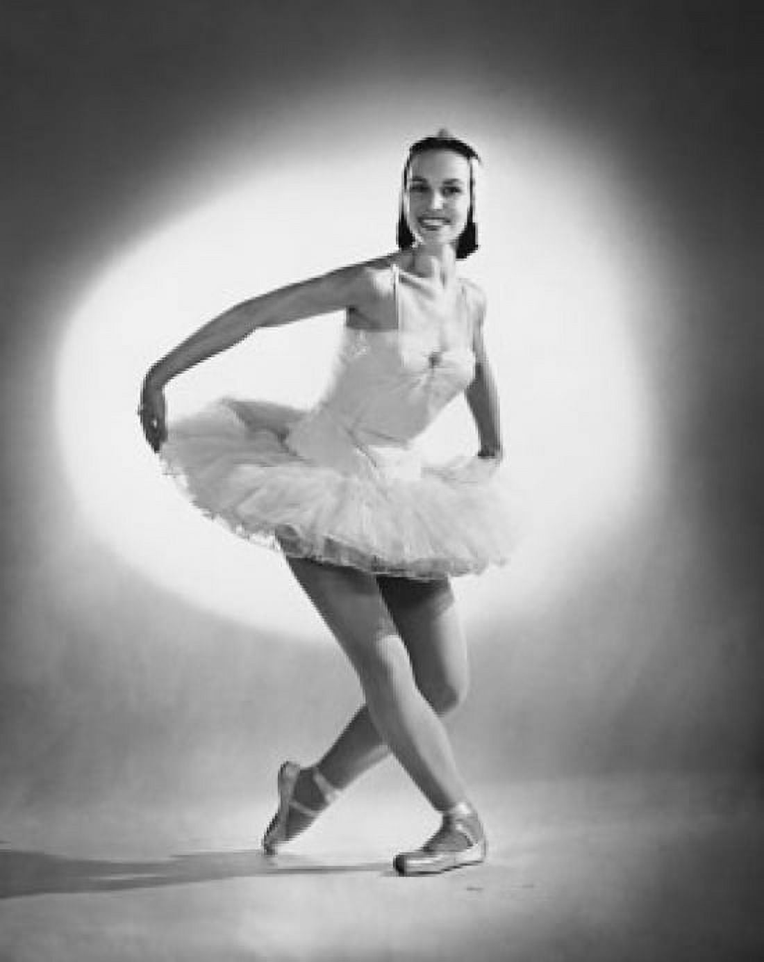 Ballerina performing a ballet Canvas Art - (18 x 24)