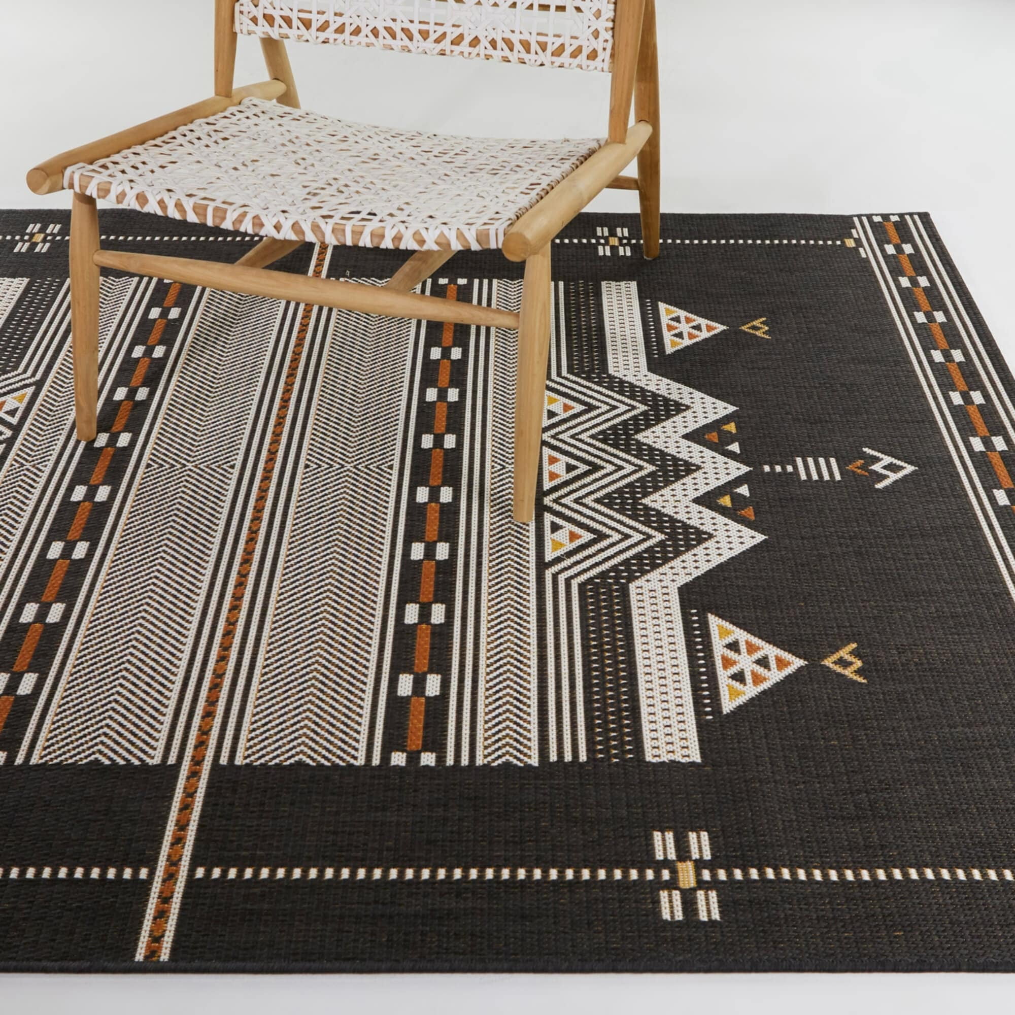 Balta Adriaan Global Boho Indoor/Outdoor Area Rug 7'10