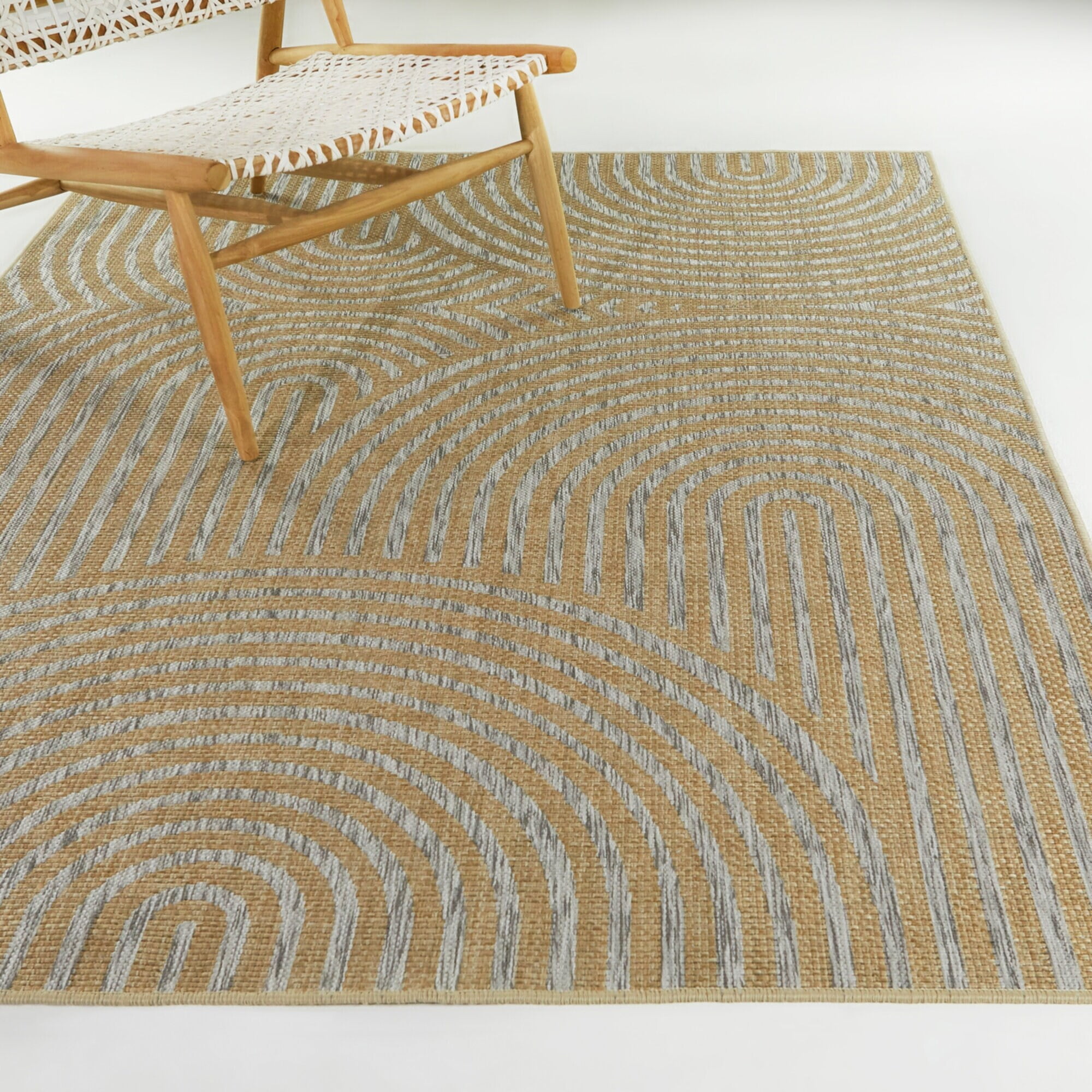 Ames Gold and Beige Geometric Flatweave Area Rug 5'3" x 7'