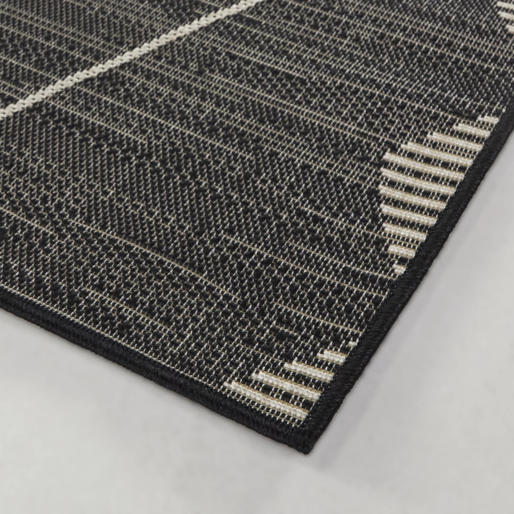 Charcoal Diamond Pattern Synthetic Flat Woven Indoor/Outdoor Rug