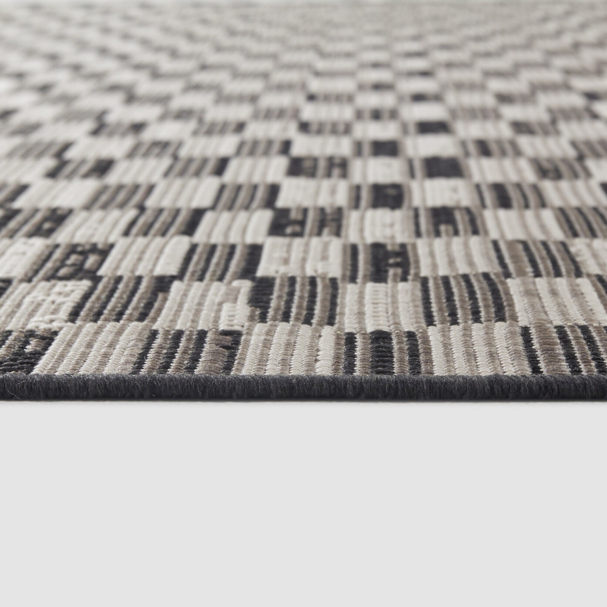 Balta Joan Checkered Indoor/Outdoor Area Rug 7'10