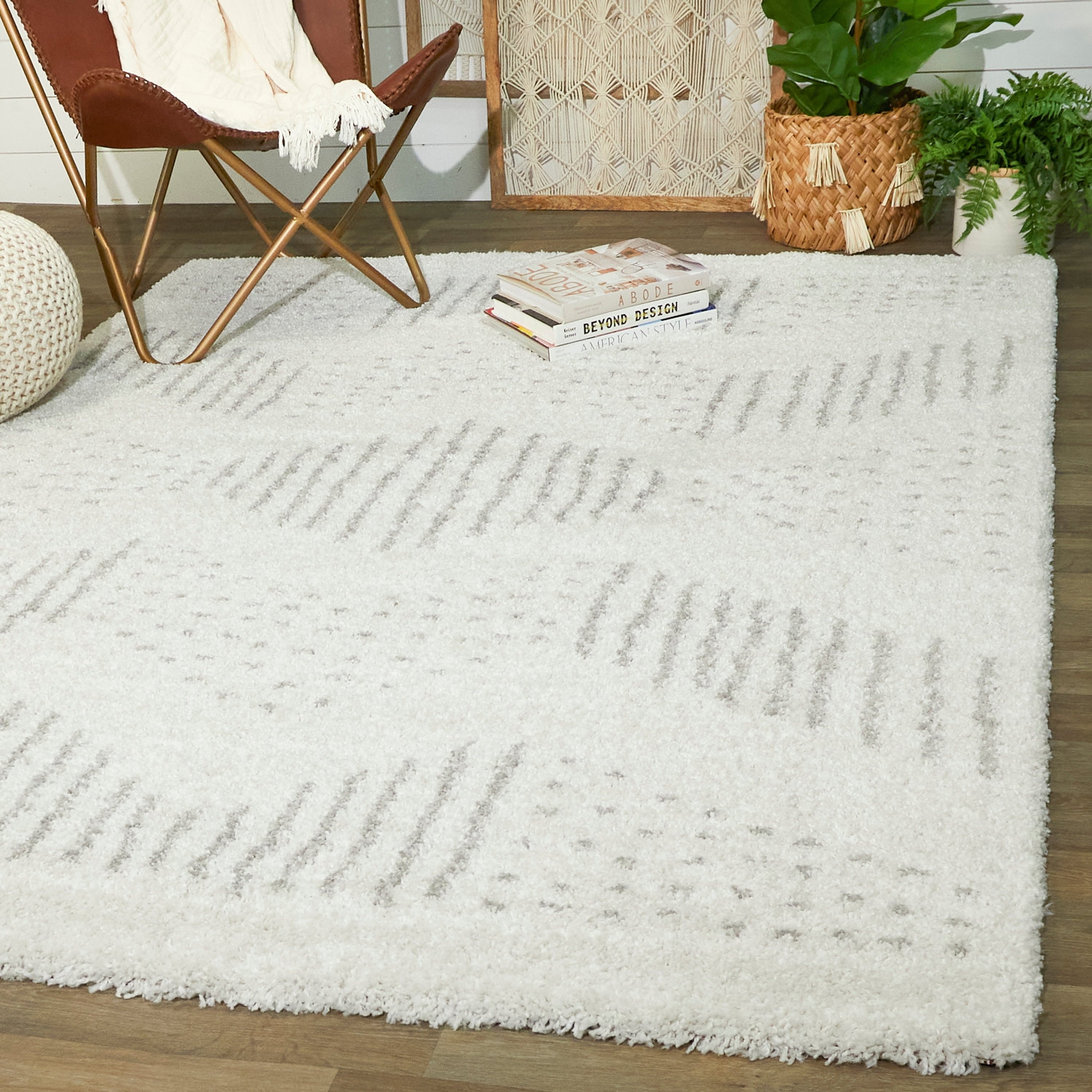Kalpana Kids' White and Silver Shag Rug 8' x 10'