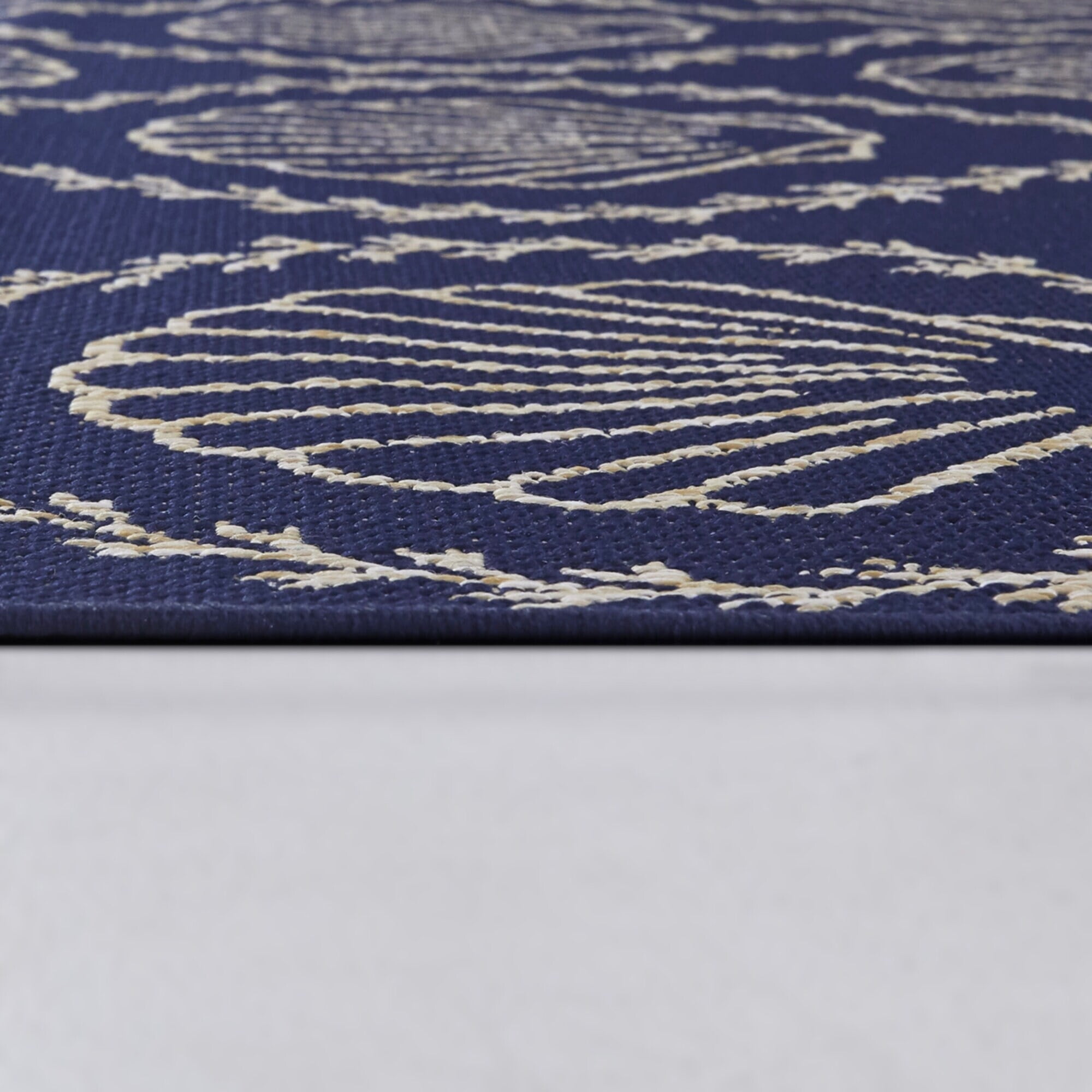 Navy Blue Coastal Shell Trellis Flat Woven Area Rug 5'3" x 7'