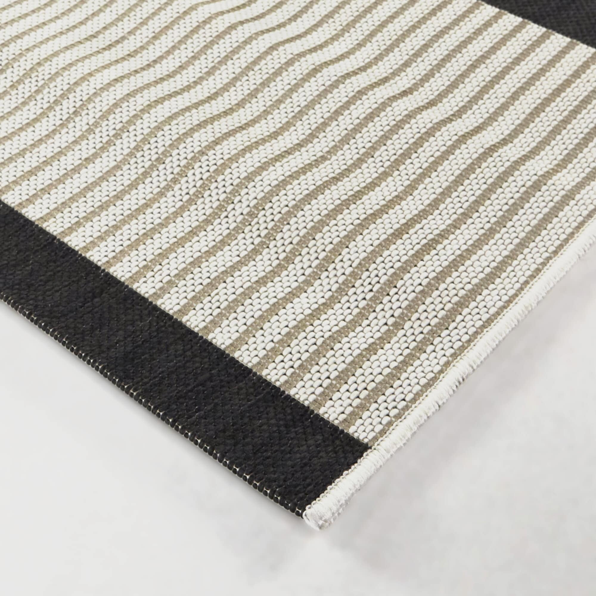 Charcoal and Beige Geometric Synthetic Indoor/Outdoor Rug 5'3" x 7'