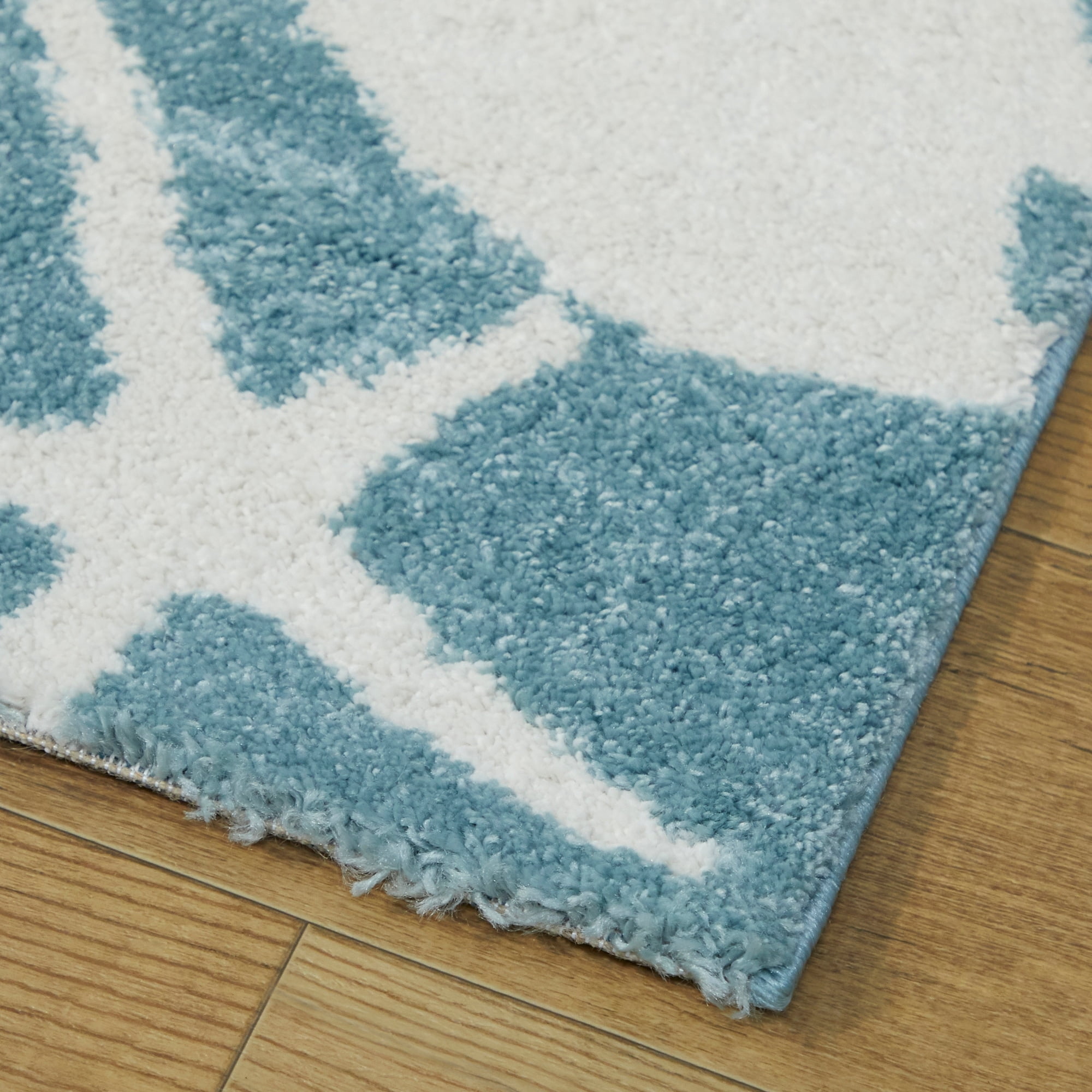 Light Blue and White Synthetic Rectangular 5' x 7' Area Rug