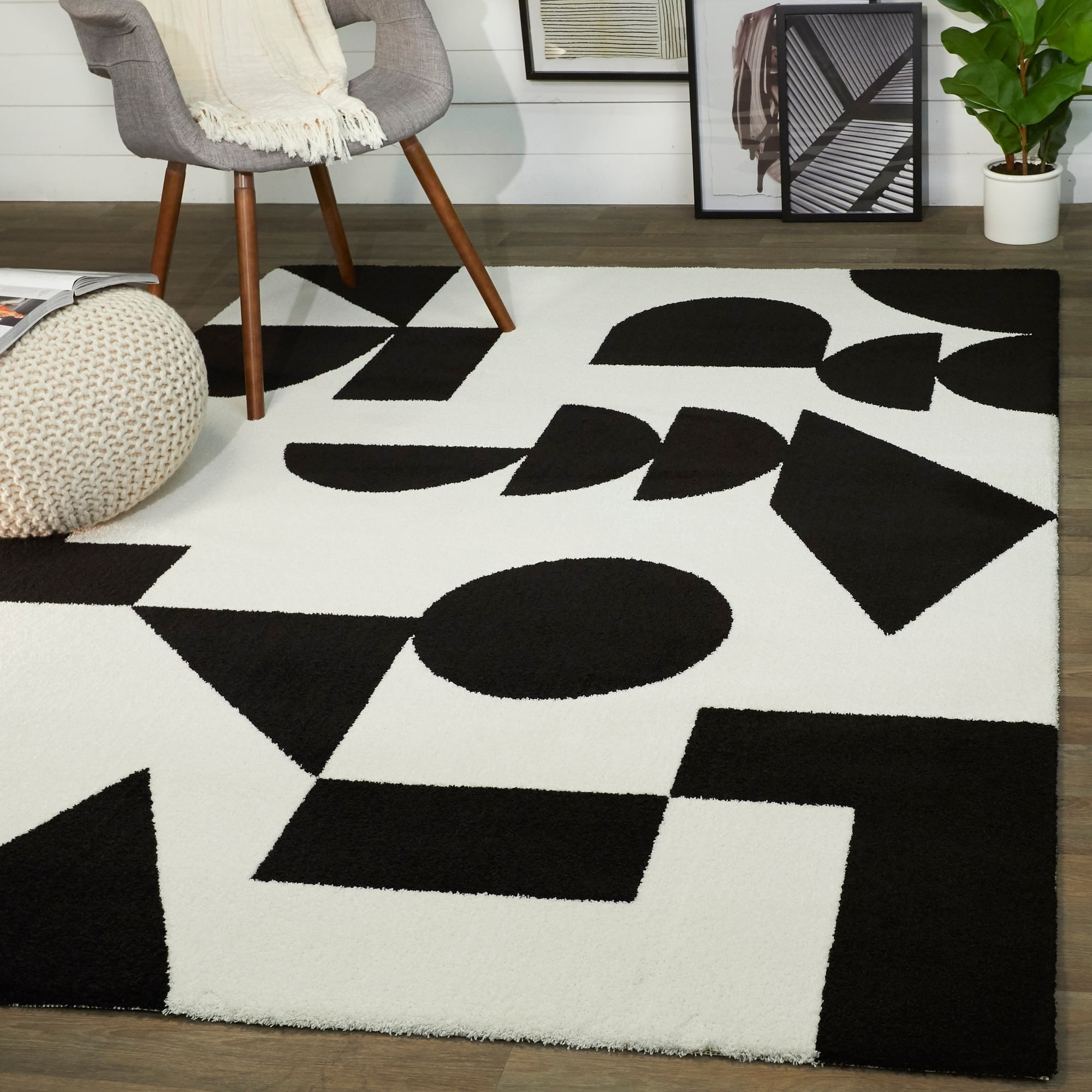 Black and White Geometric 5' x 7' Synthetic Area Rug