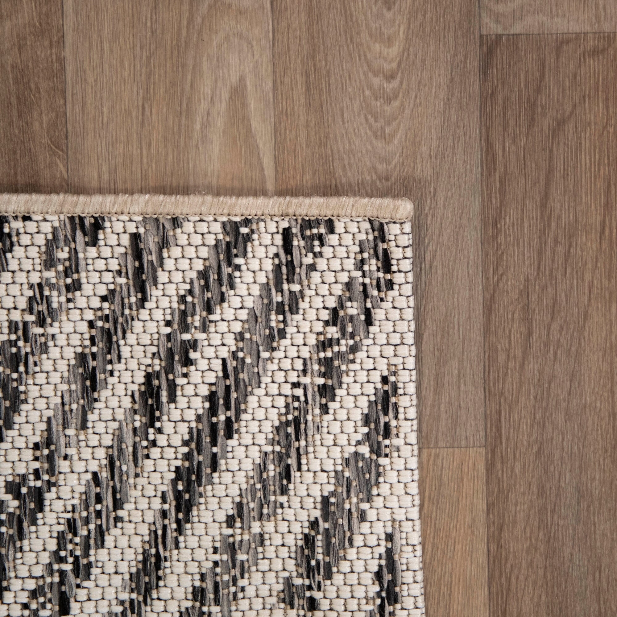 White and Gray Braided Stripe Synthetic Indoor/Outdoor Rug 5'3" x 7'