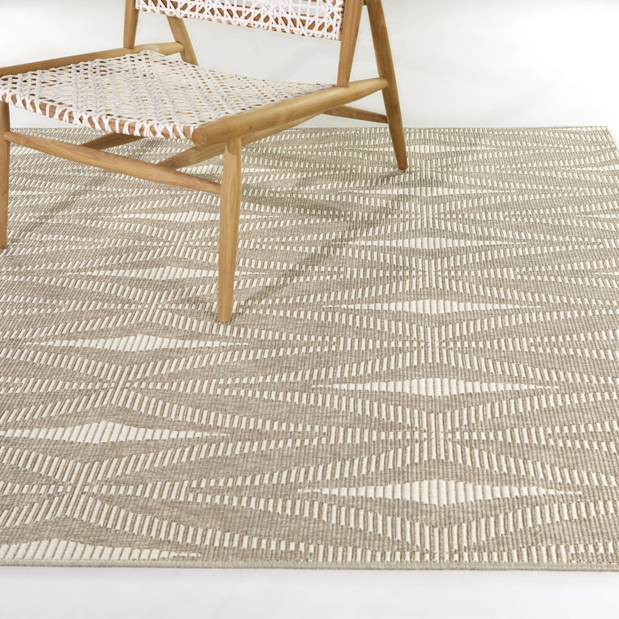 Balta Vicente Patio Diamond Indoor/Outdoor Area Rug 5'3
