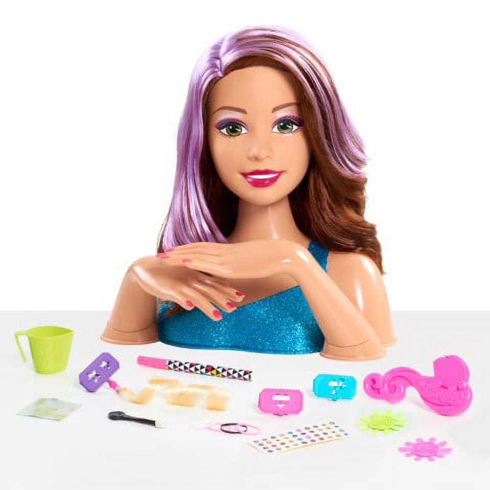 Barbie Deluxe Styling Head / Cabeça, Unhas E Maquiagem em Promoção na  Americanas