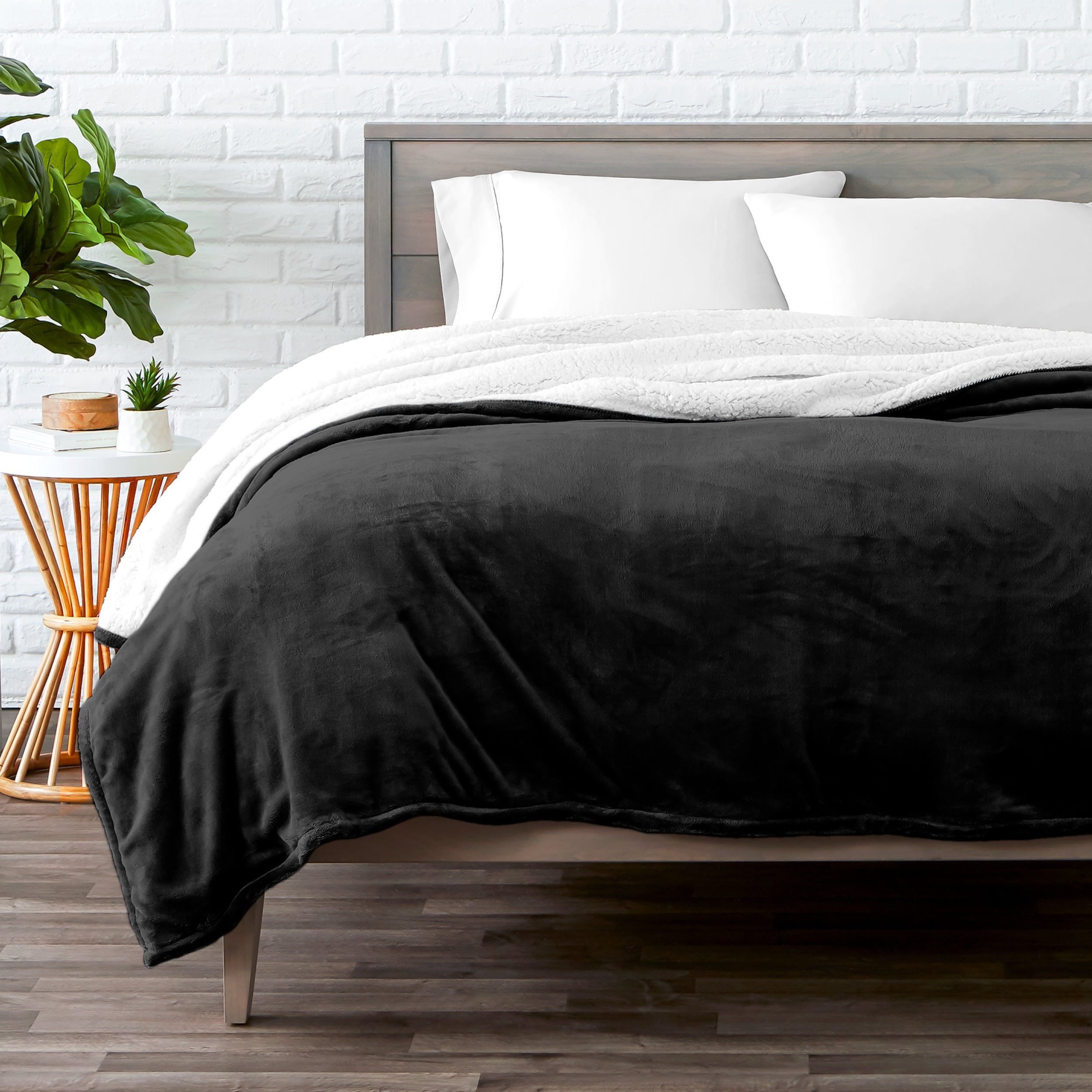 Black Reversible Sherpa Fleece Throw Blanket