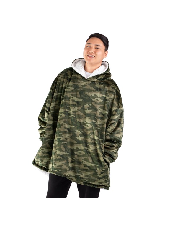 y Plush Sherpa Wearable Blanket - Fluffy & Soft - Lightweight - Adult, Camo - Green