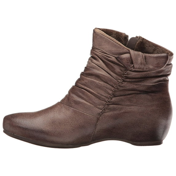 Bare Traps Womens Sakari Closed Toe Ankle Fashion Boots
