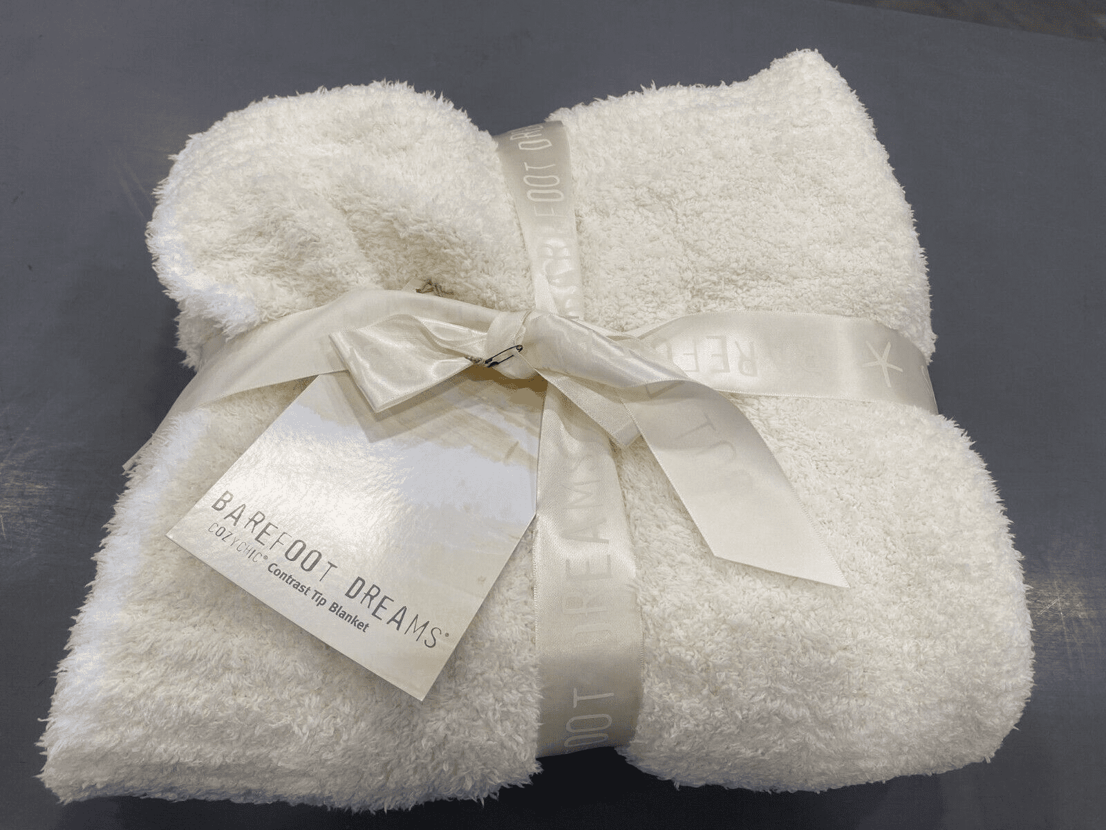 Barefoot dreams cozychic contrast tip blanket sale